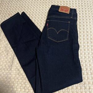 Levi’s 312 Shaping Slim Jean